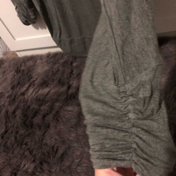 Mercer & Madison women’s size medium olive green/grey top 0055 - Picture 4 of 6